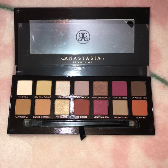 Stunning Brand New ABH Palette Vault - Picture 4 of 8